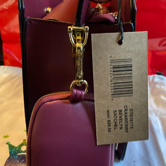 Steve Madden handbag/Crossbody bag, cranberry in color authentic - Picture 4 of 4